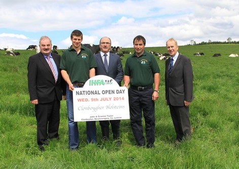  LtoR: Padraig Young, Cavan, Chairman of Lakeland Dairies, Graeme Taylor, host farmer, Michael Hanley, CEO with John Taylor host farmer and Charles Gallagher, CEO of IHFA, Clonakilty, Co. Cork.